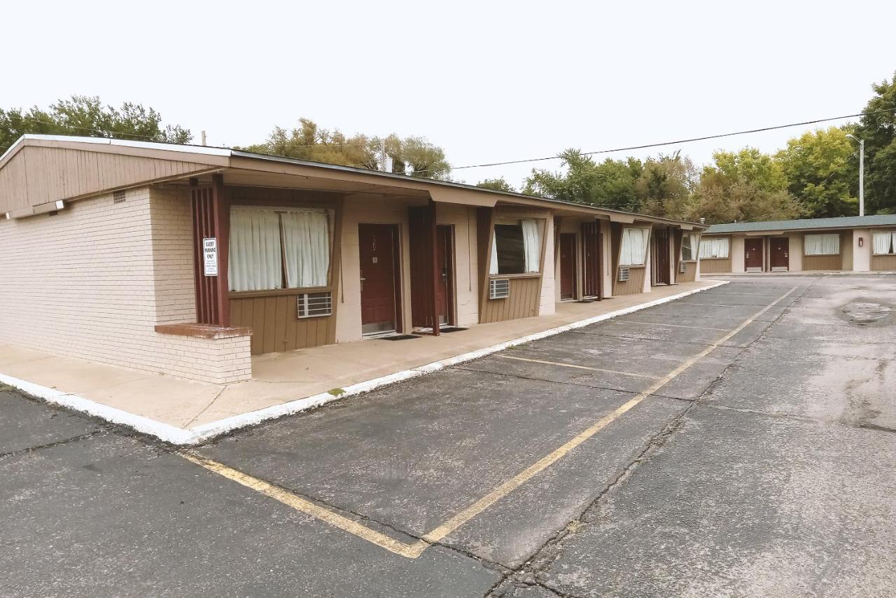 Blue Way Inn & Suites Winfield Exterior photo