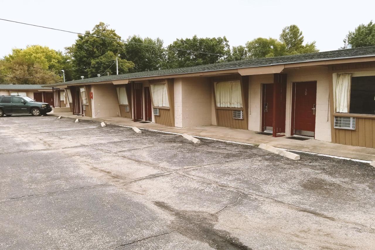 Blue Way Inn & Suites Winfield Exterior photo